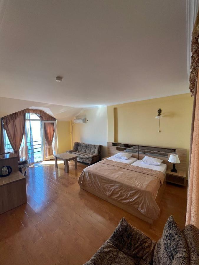 Hotel Lazuri In كفارياتي المظهر الخارجي الصورة