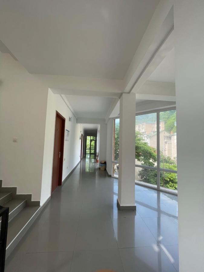 Hotel Lazuri In كفارياتي المظهر الخارجي الصورة
