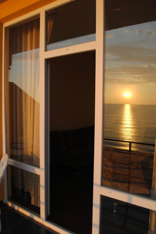 Hotel Lazuri In كفارياتي المظهر الخارجي الصورة