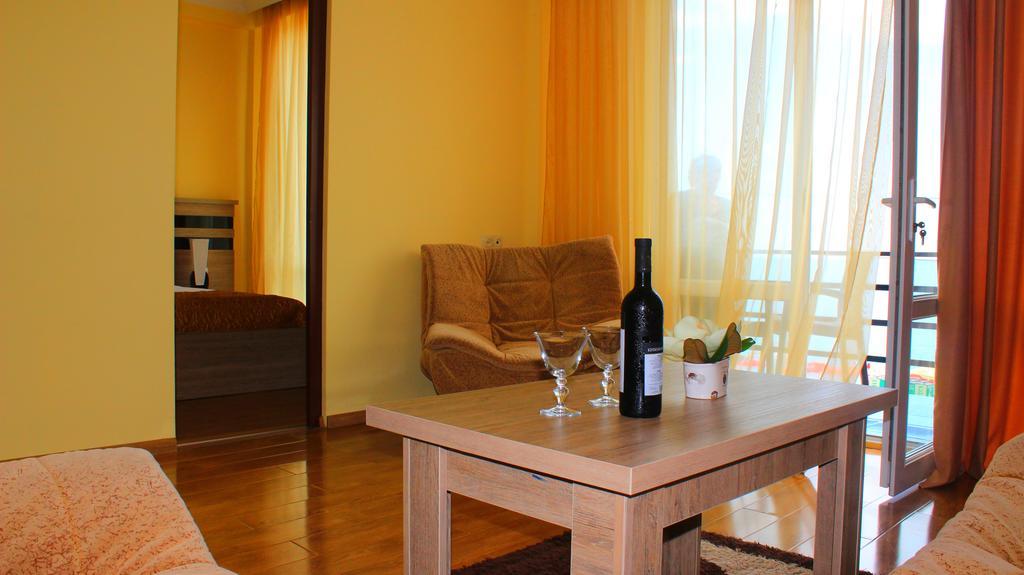 Hotel Lazuri In كفارياتي المظهر الخارجي الصورة