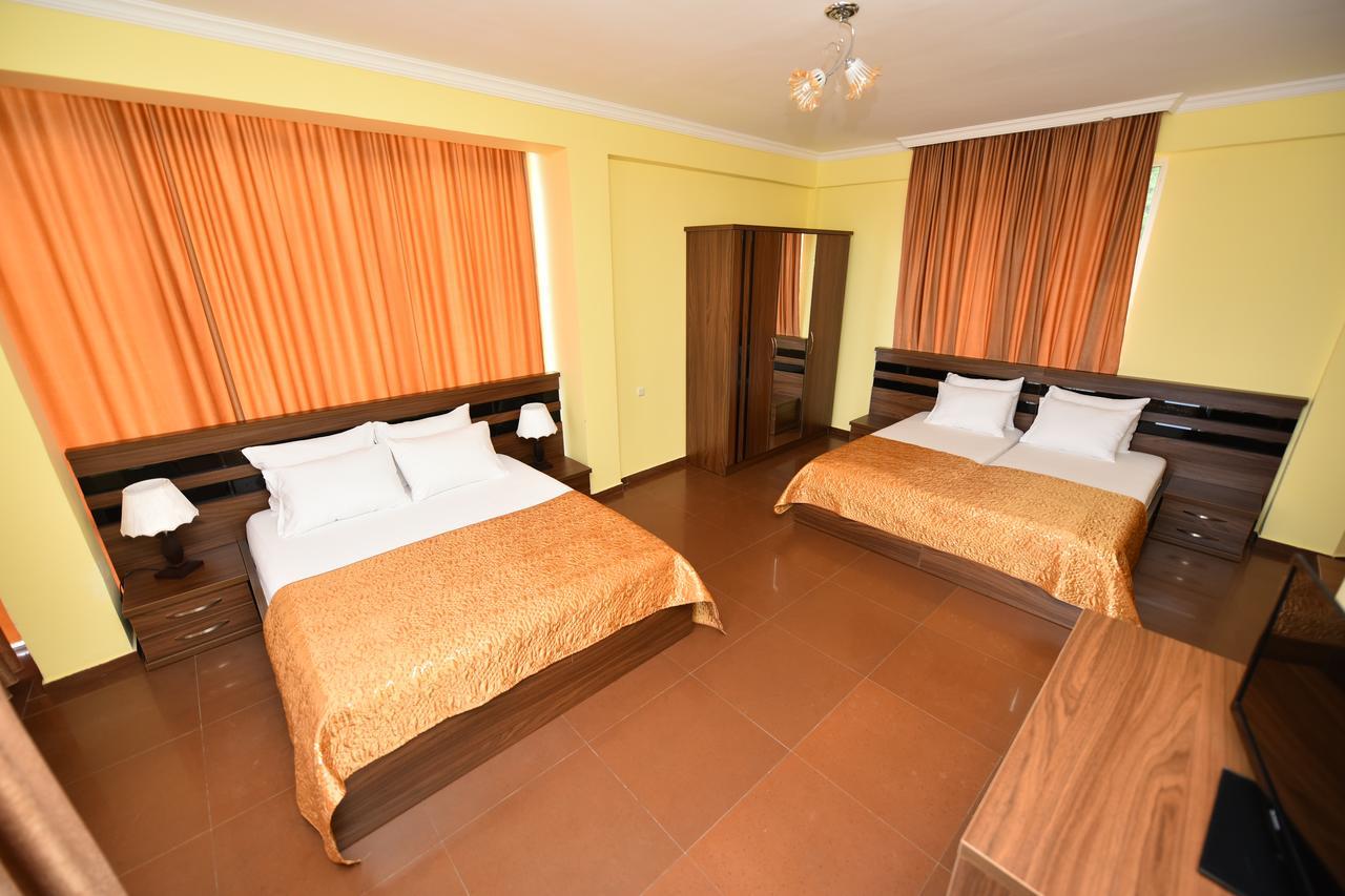 Hotel Lazuri In كفارياتي المظهر الخارجي الصورة