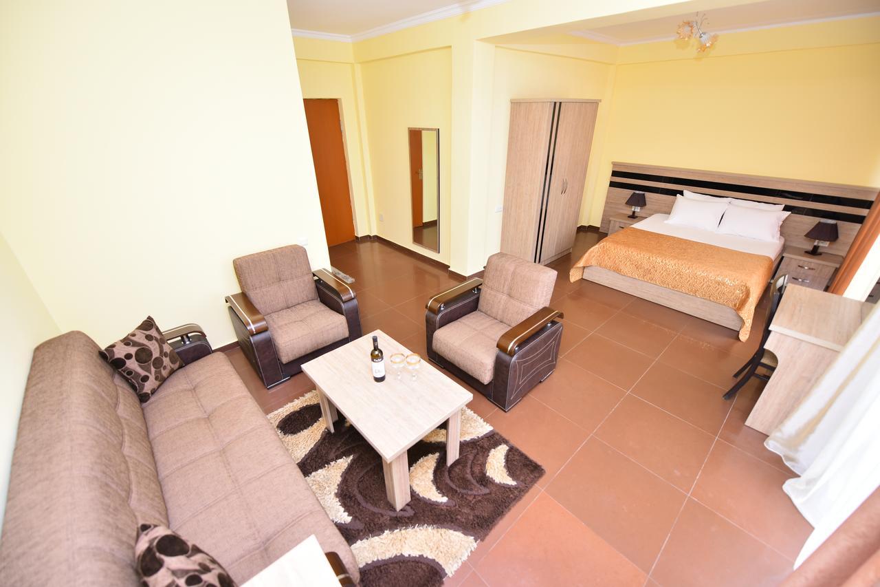 Hotel Lazuri In كفارياتي المظهر الخارجي الصورة