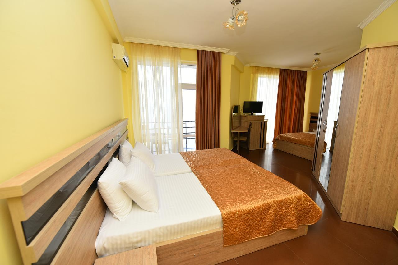 Hotel Lazuri In كفارياتي المظهر الخارجي الصورة